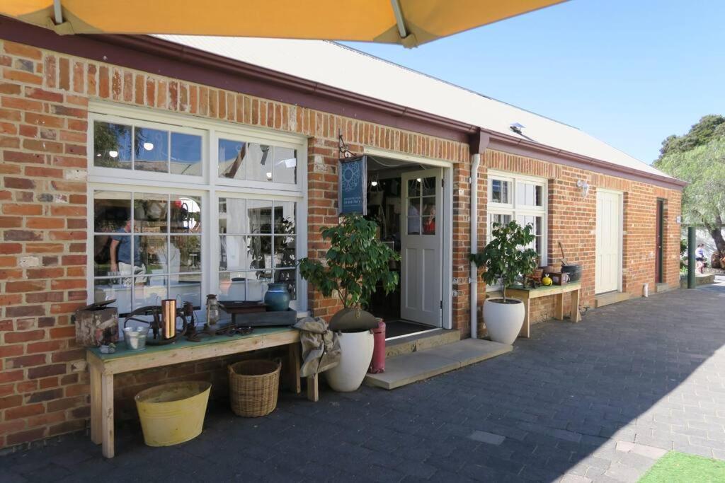 Bridgecroft House - Spacious & Serene Family Home リッチモンド エクステリア 写真